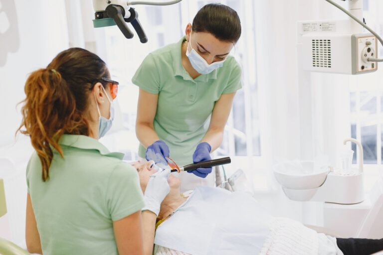 Choosing between Dental Bridges and Tooth Implants