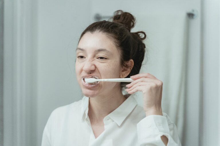 5 Tips to Keep Your Veneers Perfectly Pearly White